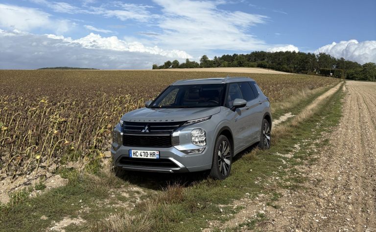 Mitsubishi outlander PHEV 2025
